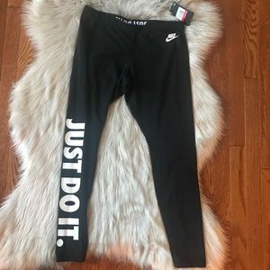⚡️NWT Nike Just Do it Workout Legging⚡️